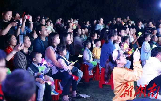 月夜花園 溫暖有“+”：湖南保利物業(yè)萬(wàn)家燈和輝映中秋月夜