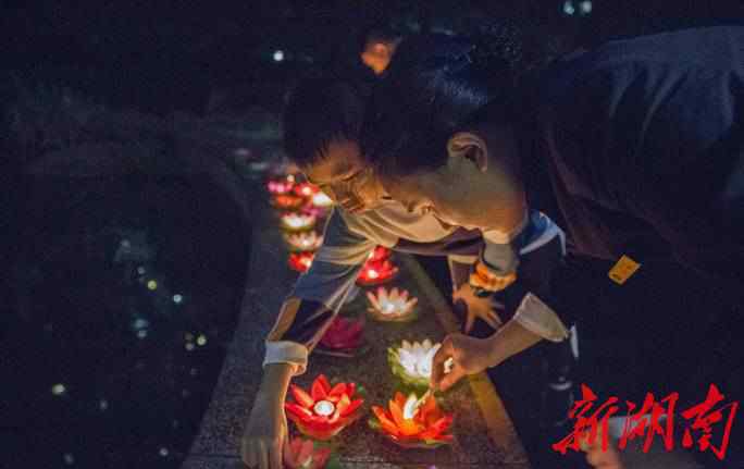 月夜花園 溫暖有“+”：湖南保利物業(yè)萬(wàn)家燈和輝映中秋月夜