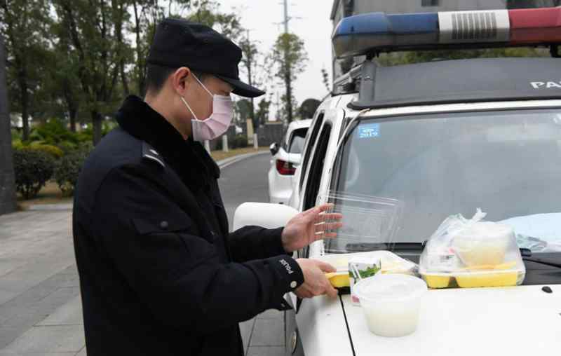 隔離不隔心 潼南：隔離不隔心 戰(zhàn)“疫”有溫情