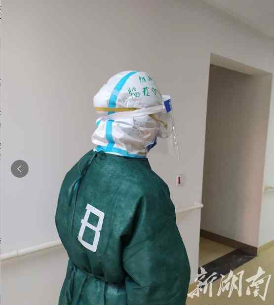 李易峰老婆 防護(hù)服上寫“李易峰老婆”，90后女護(hù)士陪老人以舞戰(zhàn)疫