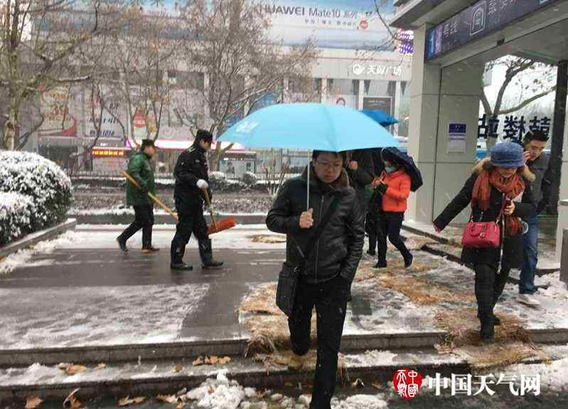 南京大雪 南京迎來2018年的第二場雪 大雪中的南京人