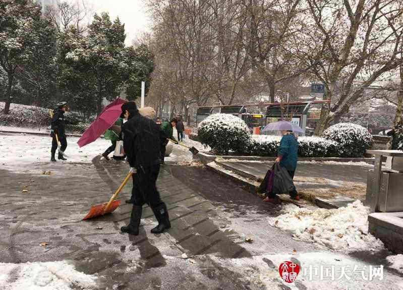 南京大雪 南京迎來2018年的第二場雪 大雪中的南京人