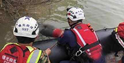 福建失聯(lián)母子3人遺體 身亡原因?qū)嵲谔屓送葱?></a></div>
              <div   id=