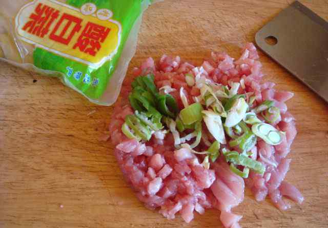 豬肉酸菜餃子餡的做法 豬肉酸菜餃子怎么做好吃 豬肉酸菜餃子做法及配料