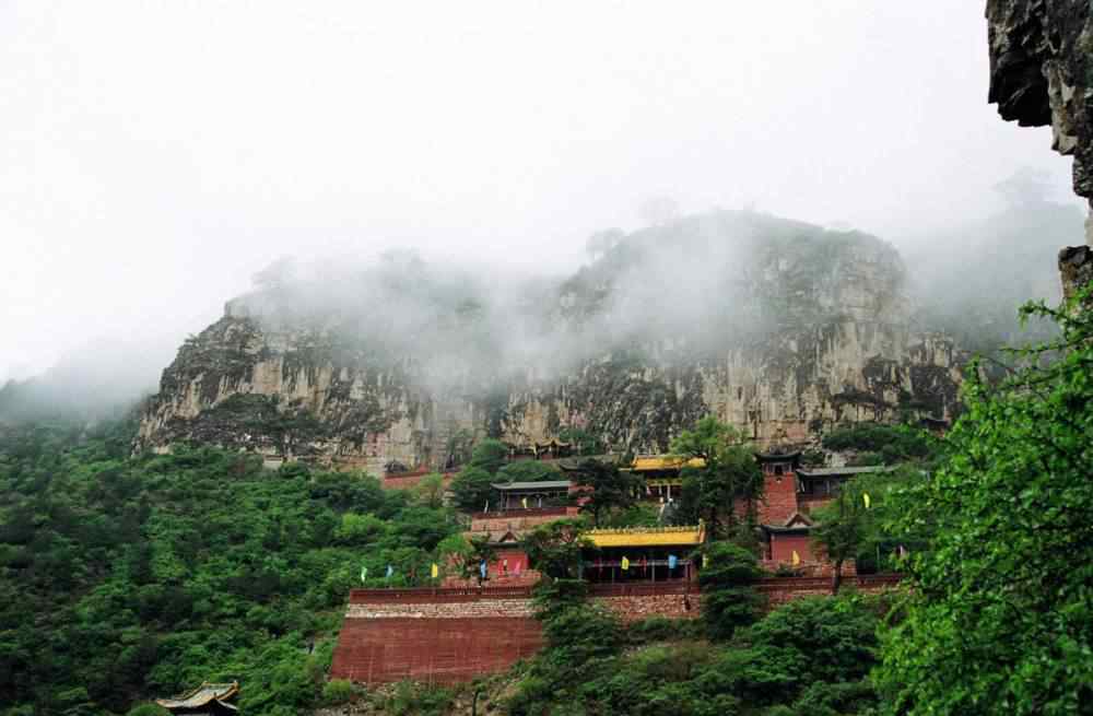 黃山在哪里 五岳歸來(lái)不看山，黃山歸來(lái)不看岳，那么黃山到底厲害在哪里？