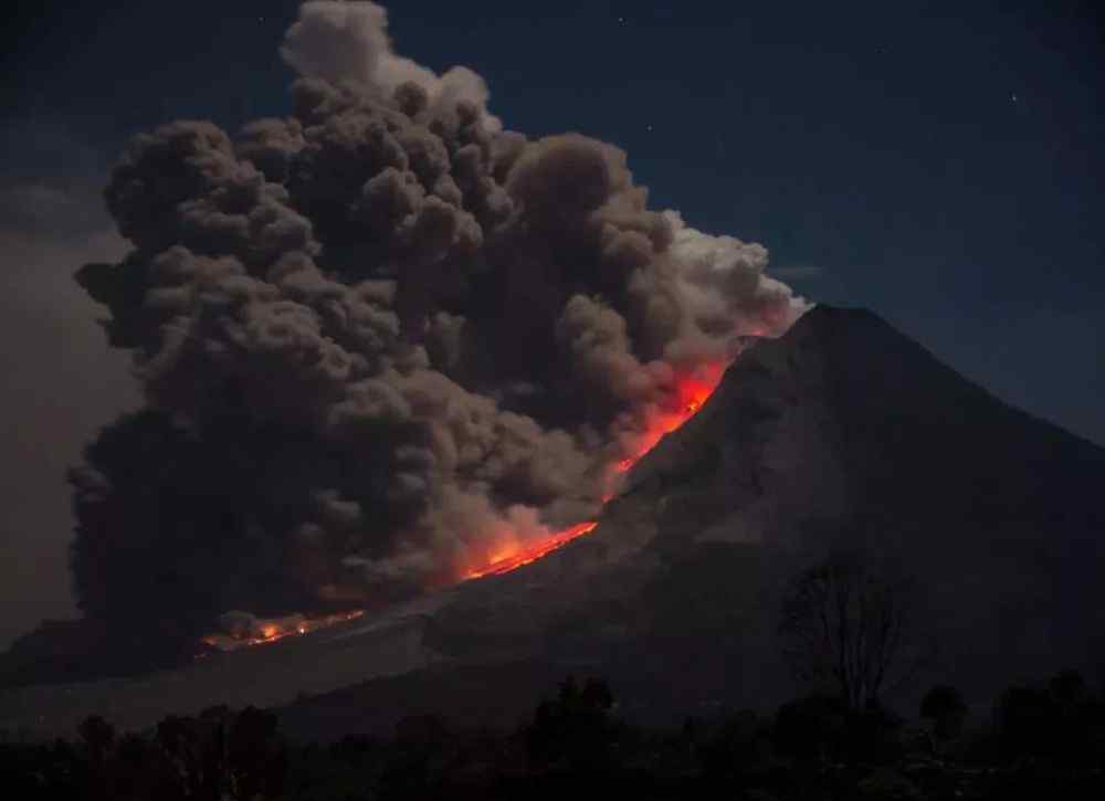 火山爆發(fā)小實(shí)驗(yàn) 魔力科學(xué)小實(shí)驗(yàn) | 在家就能模擬火山噴發(fā)，巖漿四溢非常神奇，怎么做的？