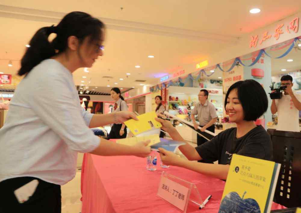 育兒手冊 新手父母：你不需要育兒手冊，卻需要學(xué)會尋找適合自己的方法