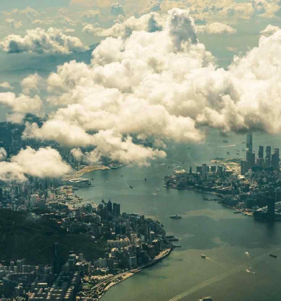 香港維多利亞港夜景 世界上最美的三大港灣，空中航拍中國的維多利亞港，夜景堪稱世界之最