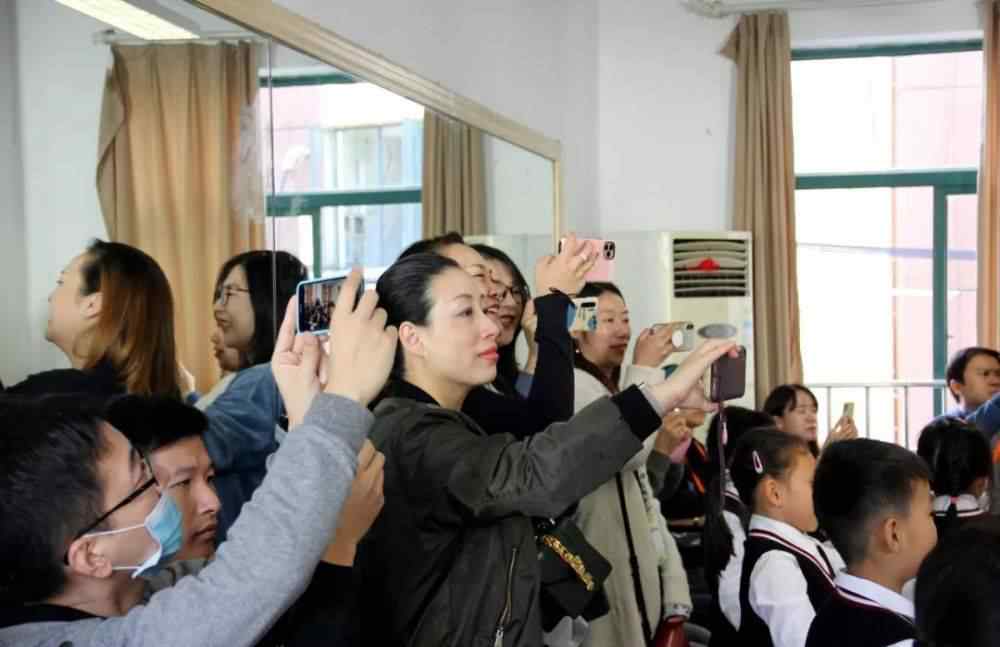 李昕瑜 武寧路小學(xué)開放日：分享爸爸媽媽的話