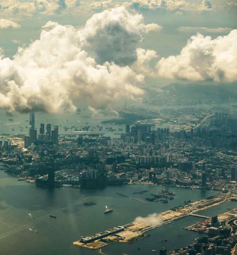 香港維多利亞港夜景 世界上最美的三大港灣，空中航拍中國的維多利亞港，夜景堪稱世界之最