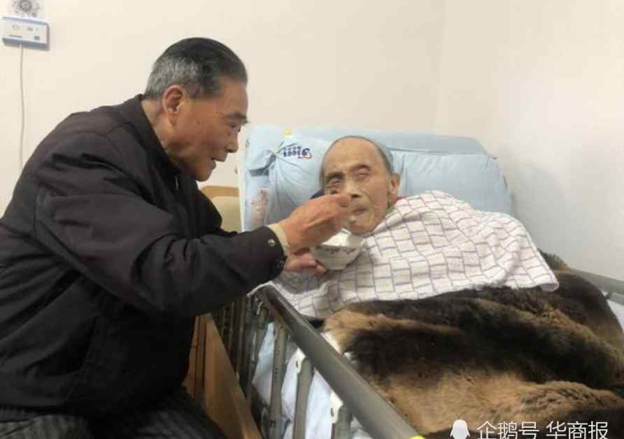 教師媽媽和養(yǎng)老院 87歲老人陪109歲母親同住養(yǎng)老院 母子同住能安心