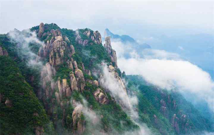 三山指哪三山 中國人都說“三山五岳”，那么三山到底是指哪里，知道嗎？