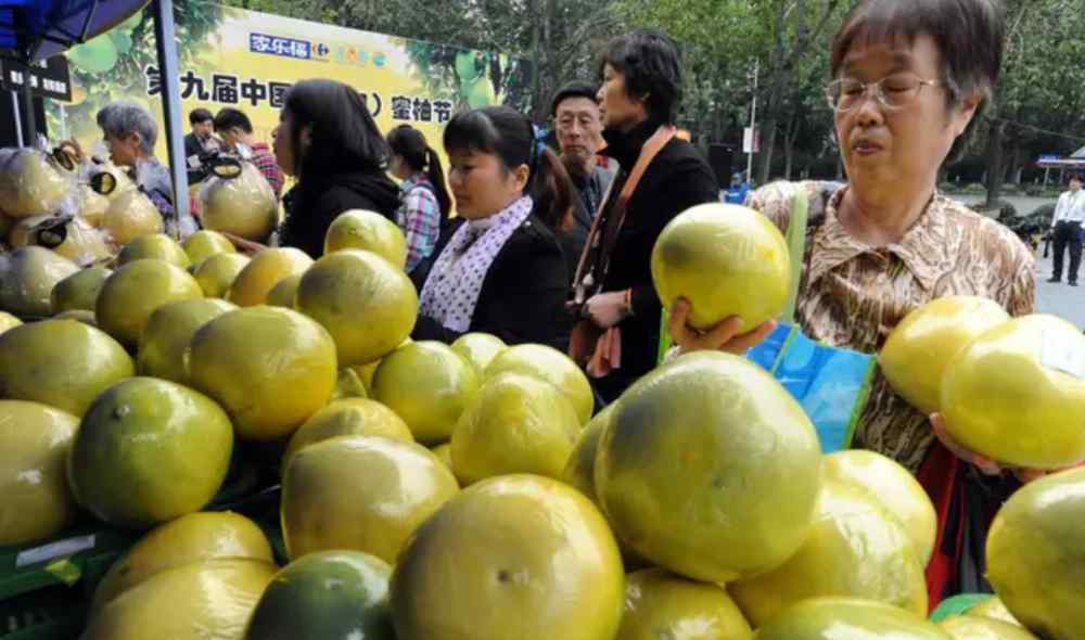 柚子怎么挑 如何挑選果肉飽滿的好柚子？教你3個小技巧，好柚子一挑一個準！