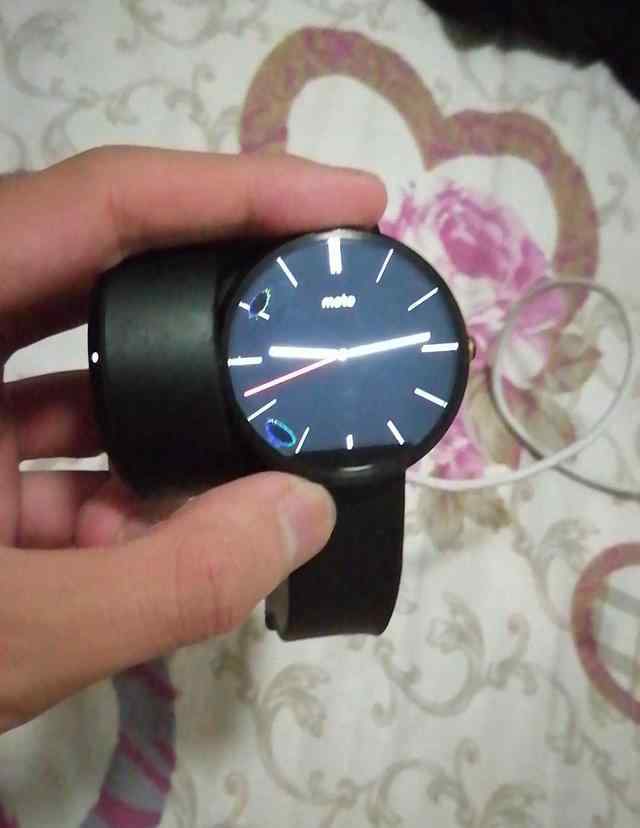 moto360手表 100元撿漏摩托羅拉360，圓形表盤好經典，無奈性能太羸弱