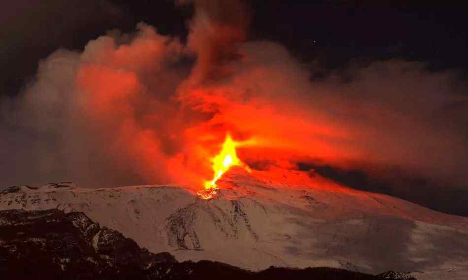 火山爆發(fā)小實(shí)驗(yàn) 魔力科學(xué)小實(shí)驗(yàn) | 在家就能模擬火山噴發(fā)，巖漿四溢非常神奇，怎么做的？