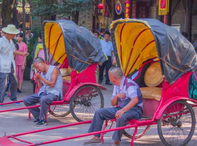 成都荷里活 成都的又一“新寵”，眾多影視劇的取景地，被稱(chēng)為“中國(guó)好萊塢”