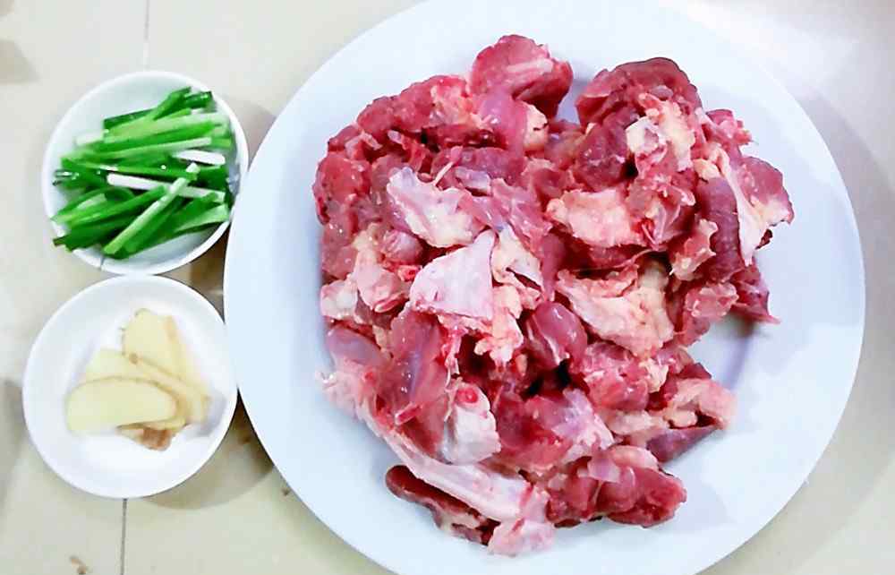 糖色怎么炒 家常菜之紅燒鴨肉，老廚師教你怎么炒糖色，成品醇香誘人