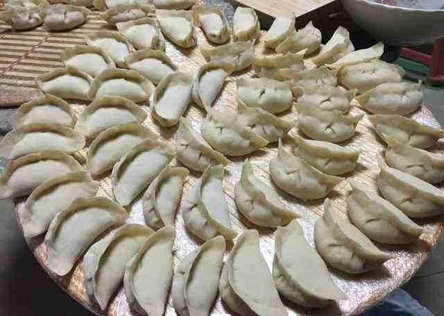 粉絲餃子餡的做法 什么餡的餃子最好吃？及調(diào)制餃子餡的方法