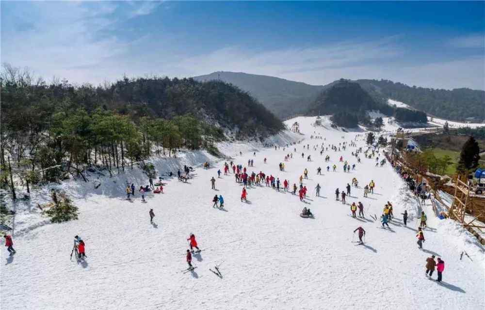 信陽戶外 太期待了！信陽首個(gè)大型戶外滑雪場項(xiàng)目簽約，快看看在哪兒？