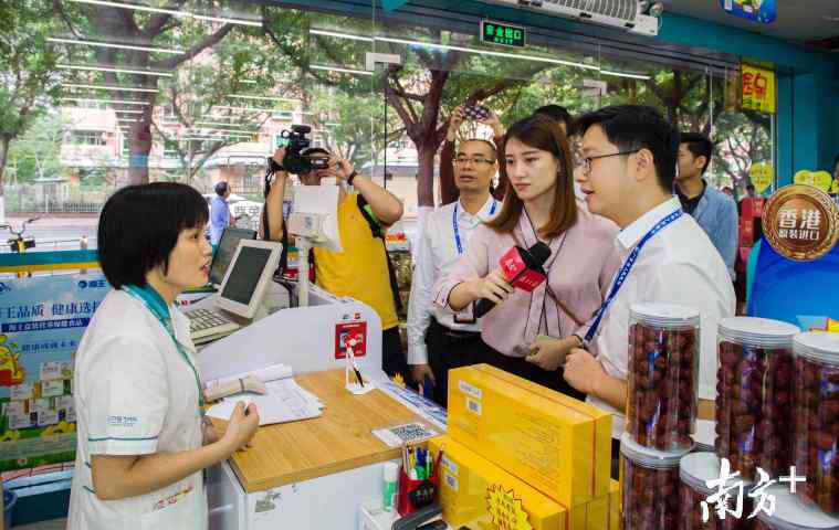 保健食品專賣店 你買的保健食品放心嗎？監(jiān)管部門突擊檢查無限極直銷店