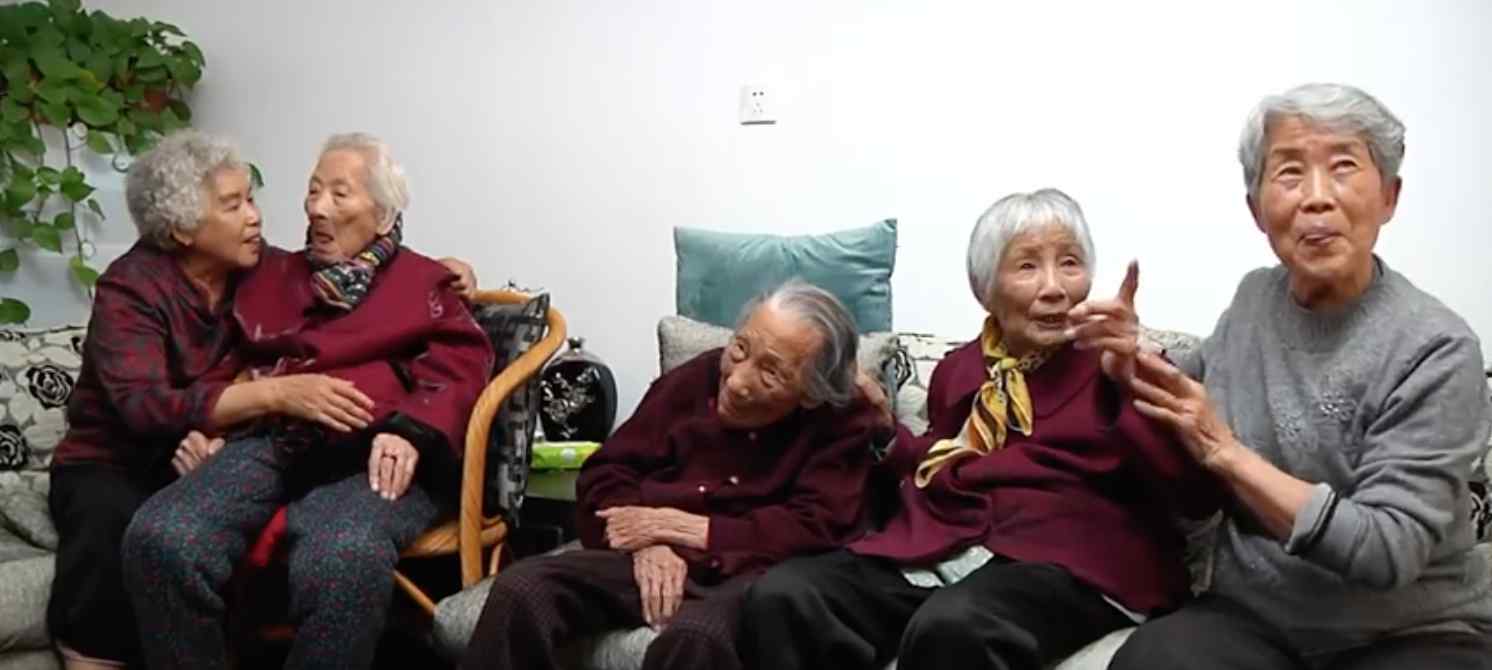 102歲姐姐跨省給100歲妹妹慶生 91歲小妹也來了！網(wǎng)友直呼幸福