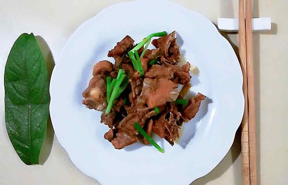 糖色怎么炒 家常菜之紅燒鴨肉，老廚師教你怎么炒糖色，成品醇香誘人