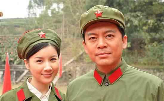 何政軍個(gè)人資料 何政軍妻子范雨個(gè)人資料