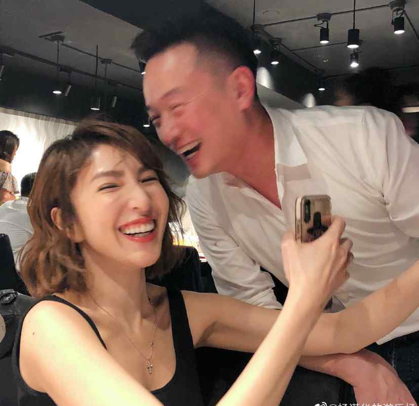 楊謹華結婚 楊謹華慶祝結婚一周年 一年前求婚畫面曝光 手指鉆戒超亮眼