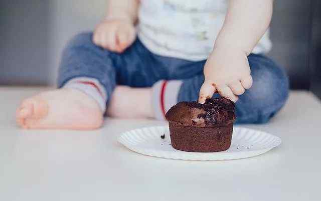 孩子吃飯慢怎么辦 因?yàn)槲癸?，孩子不好好吃飯、吃飯慢怎么辦