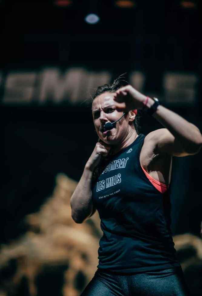 bodycombat 1，700次卷腹的效果，在一堂BODYCOMBAT上就能實(shí)現(xiàn)