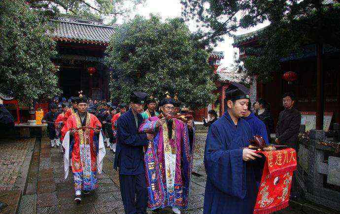 龍虎山天師府現(xiàn)任天師 解密龍虎天師府收徒條件，龍虎山天師府現(xiàn)任天師是哪位？