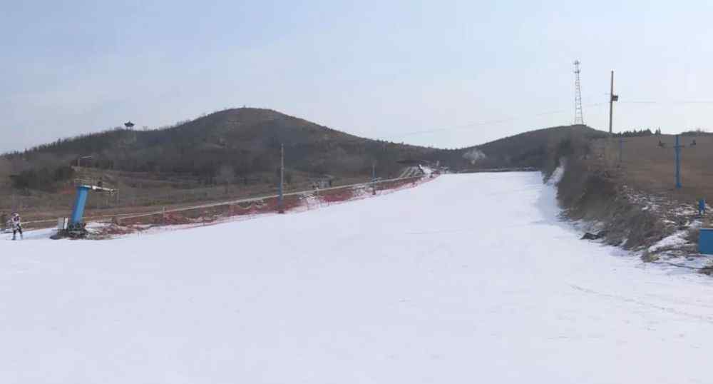 秦皇古道滑雪場 省會(huì)戲雪樂園，怎能少了秦皇古道滑雪場！