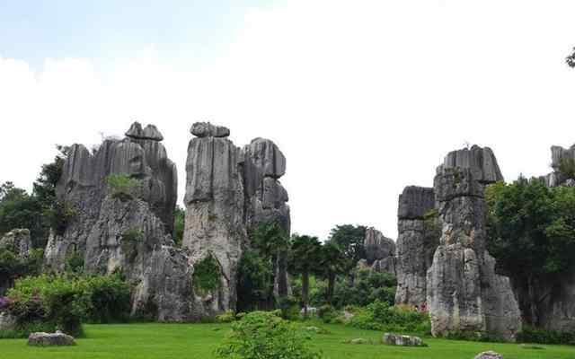 怪石嶙峋 因《慶余年》火爆全網(wǎng)，景區(qū)內(nèi)怪石嶙峋，眾多游客前來(lái)打卡