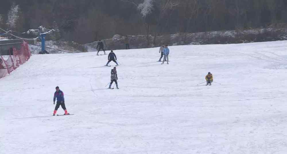 秦皇古道滑雪場 省會(huì)戲雪樂園，怎能少了秦皇古道滑雪場！