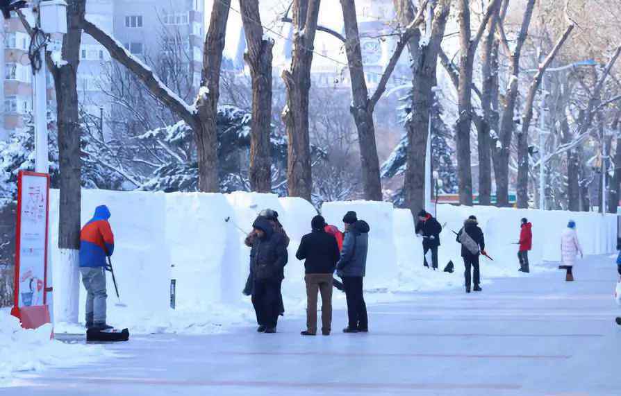 哈爾濱2007雪人事件 喚醒哈爾濱人童年的回憶，2020個雪人將現(xiàn)防洪紀(jì)念塔