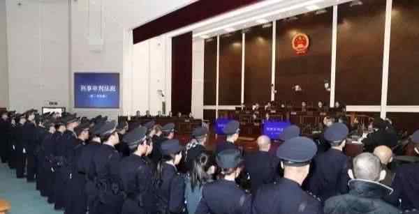 武漢市新洲區(qū)黑社會 大快人心！武漢一“黑老大”把持村組織作惡被判無期！