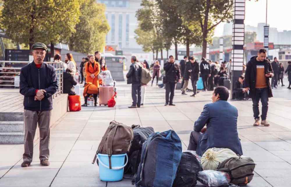 重慶北站人工服務(wù)電話 重慶北站春運眾生相：下一站，回家！