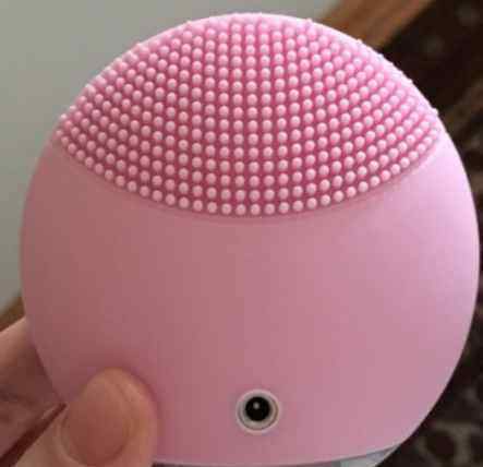 luna露娜 foreo luna露娜洗臉潔面儀真的有用有效果，值得拔草。